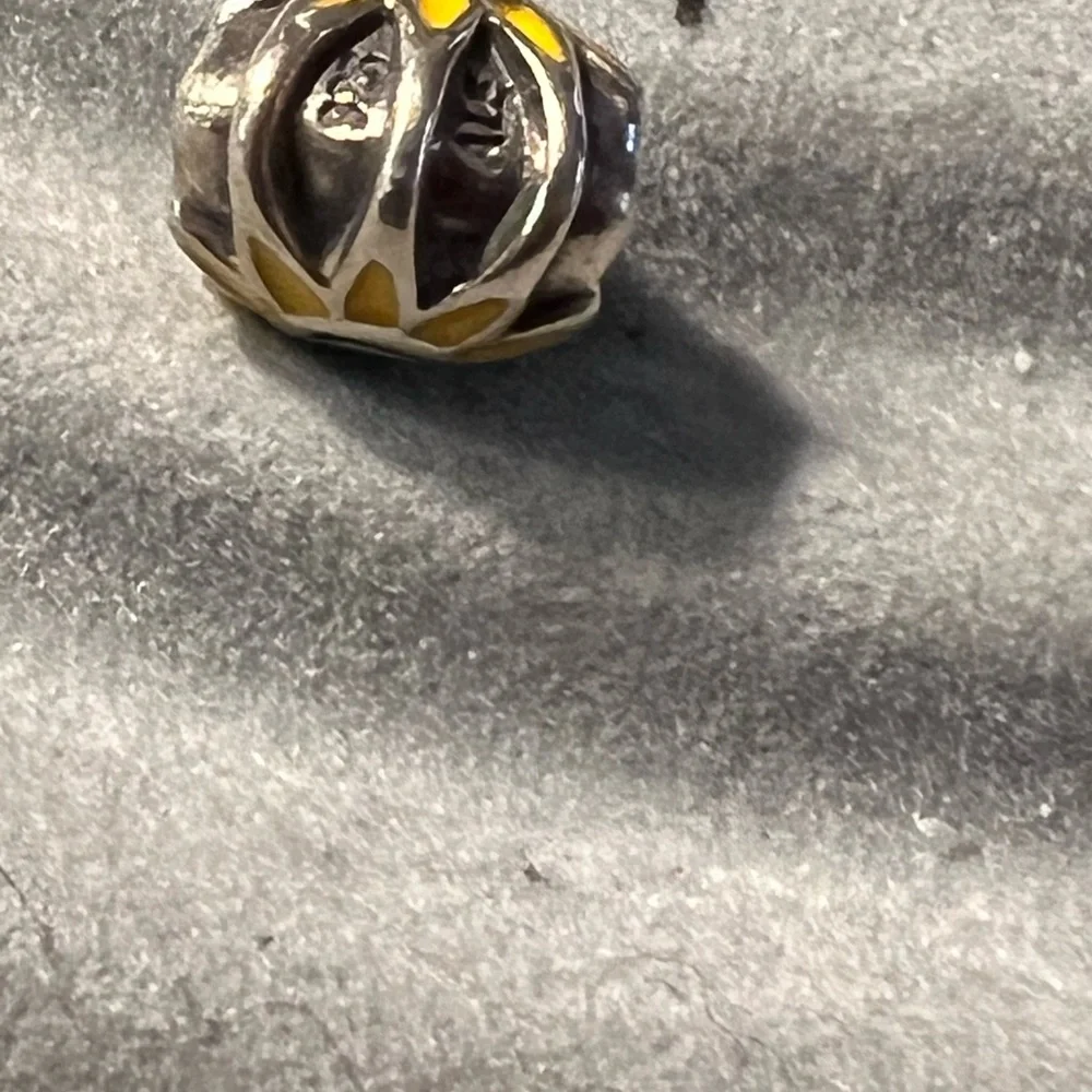 N/A cute yellow
